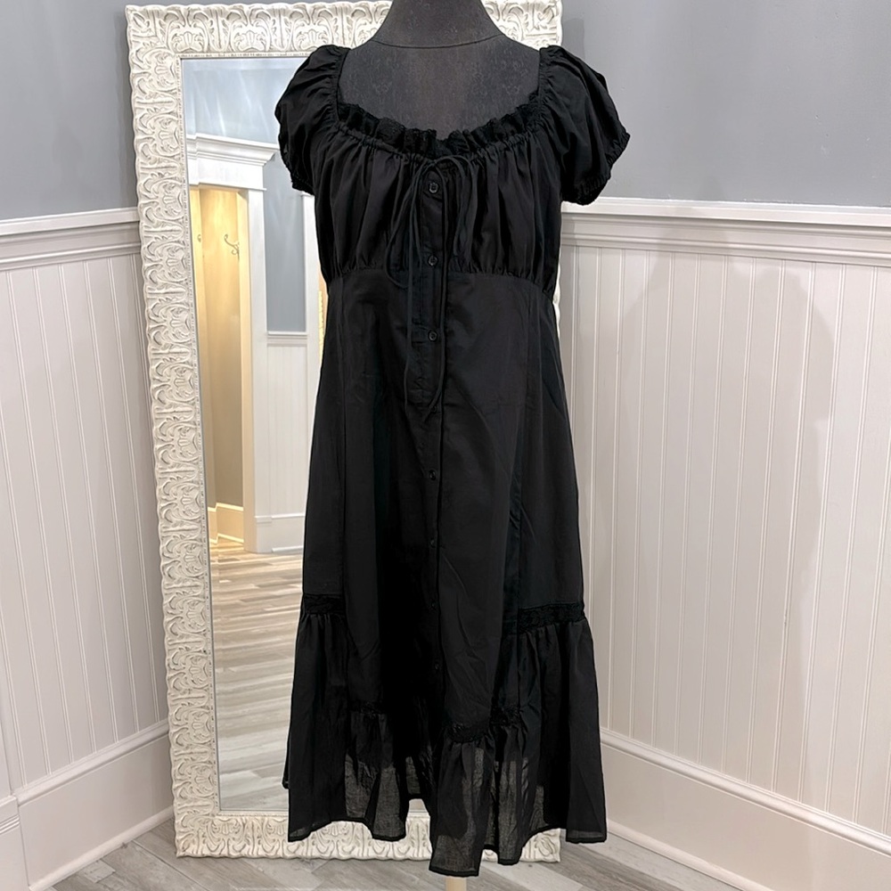 White Birch boho dress. Smock back creates a great fit. Button front & lace.